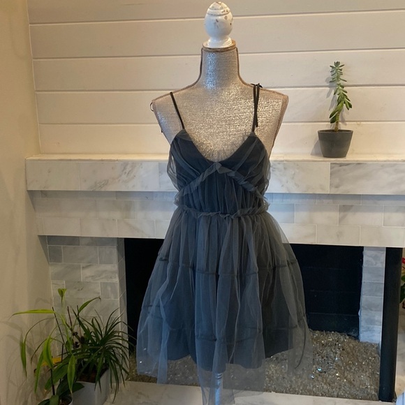 Studio Gray Tulle Mesh Overlay Ruffled Dress Size Small - Picture 2 of 14